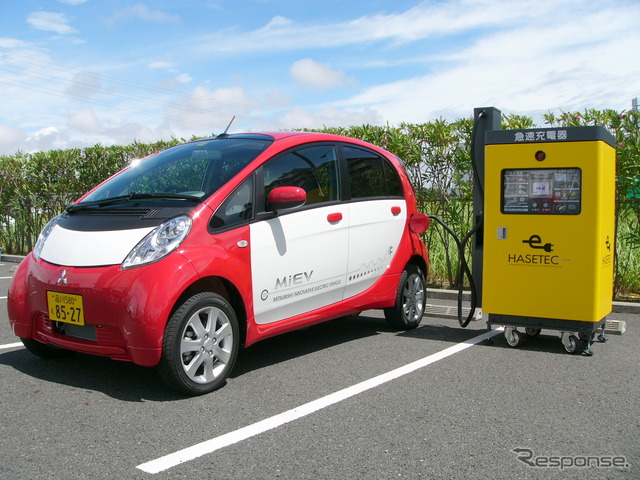 充電中の三菱i-MiEV