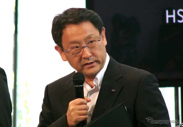 レクサスHS250h発表会での豊田社長(2009年7月)