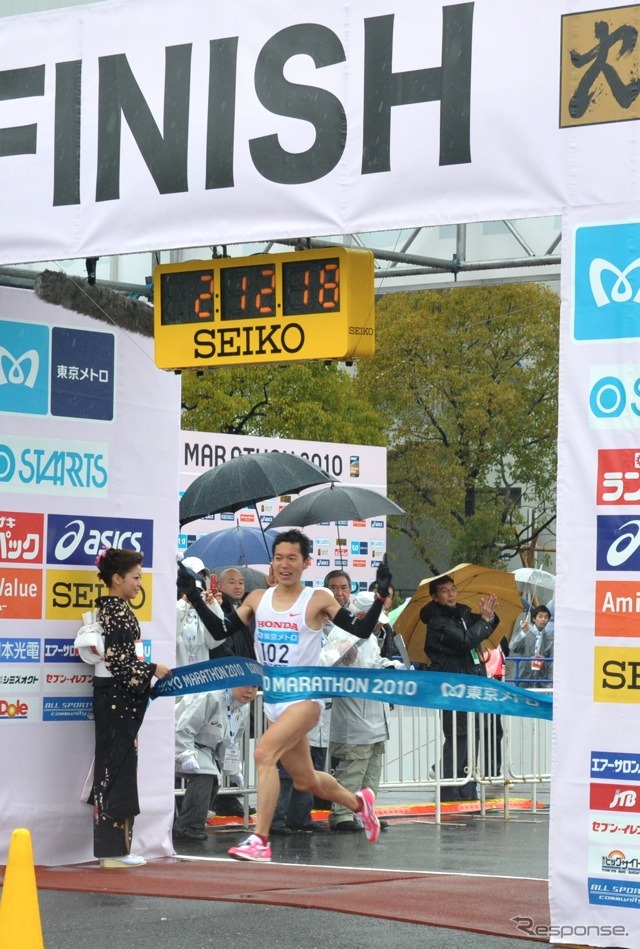 優勝を飾った藤原正和選手（撮影＝石田信一郎）