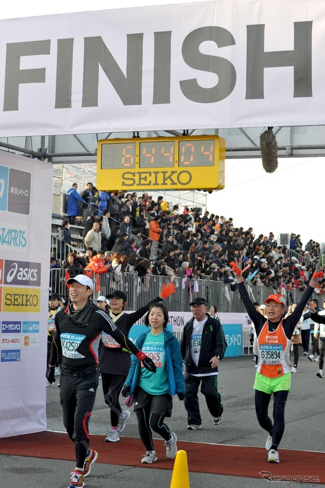 制限時間に滑り込むランナー