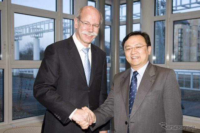 ツェッチェ会長(左)とBYDの王伝福会長(右)
