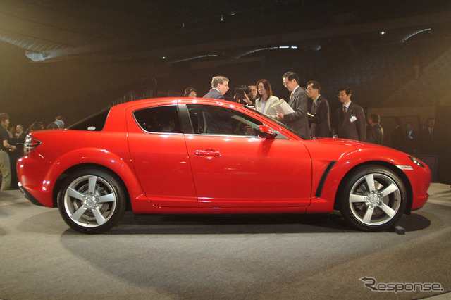 【マツダ『RX-8』発表】人間を乗せる空間を犠牲にしないスポーツカー