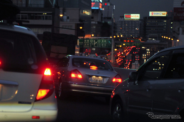 NEXCO東日本では、渋滞は渋滞予測情報を入手し出発時刻を調整するなどで回避できる、と呼びかけている(写真はイメージ)