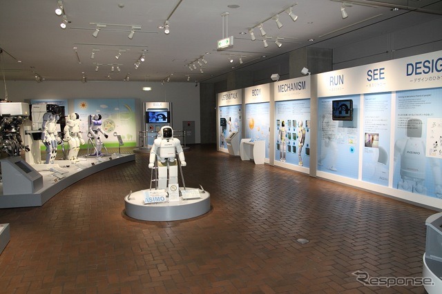 学習エリアのロボットゾーン。中央に初代ASIMOが立っている
