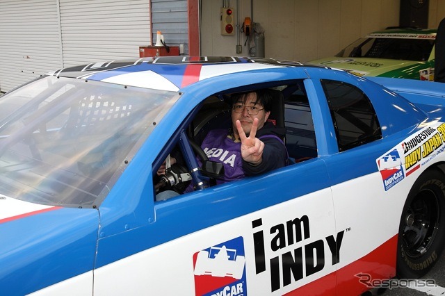 無事乗ることに成功。気分はNASCARドライバー