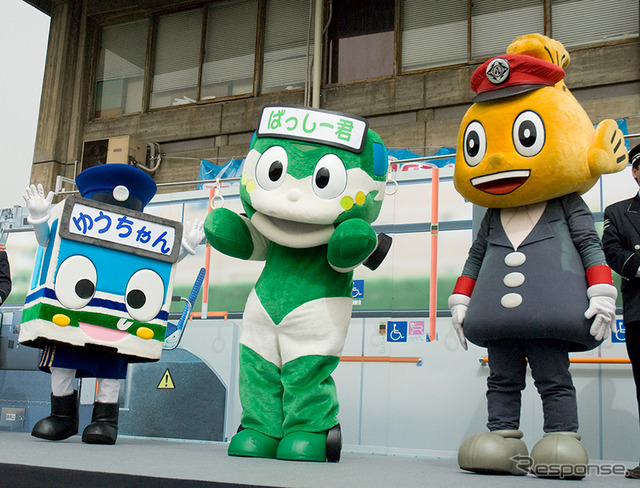 ステージ上のキャラクターたち