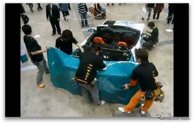 YMG1、痛車施工実演ショー（動画スクリーンショット）