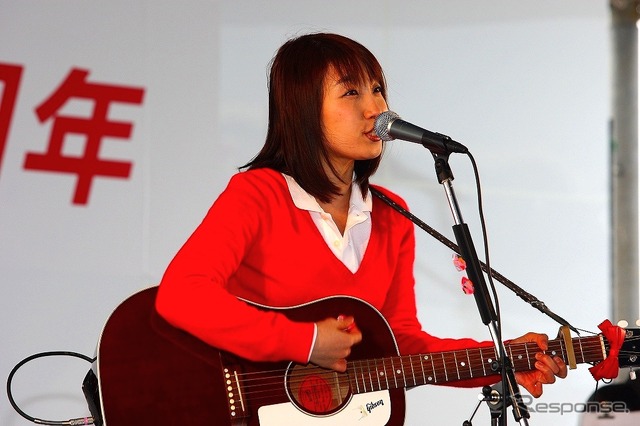 AZUKI ACOUSTIC LIVE