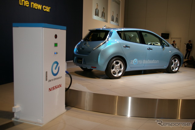 リーフと日産が自社生産する急速充電器