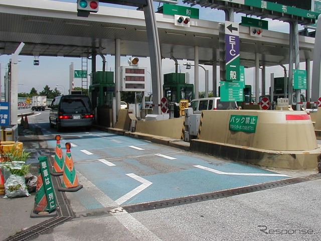 揺れる高速道路料金(※この料金所は無料区間ではありません)撮影=中島みなみ