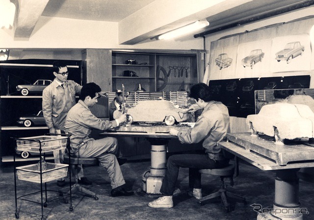 荻窪モデルルームでの作業風景。日産の資料だと1951年だが、60年代と思われる