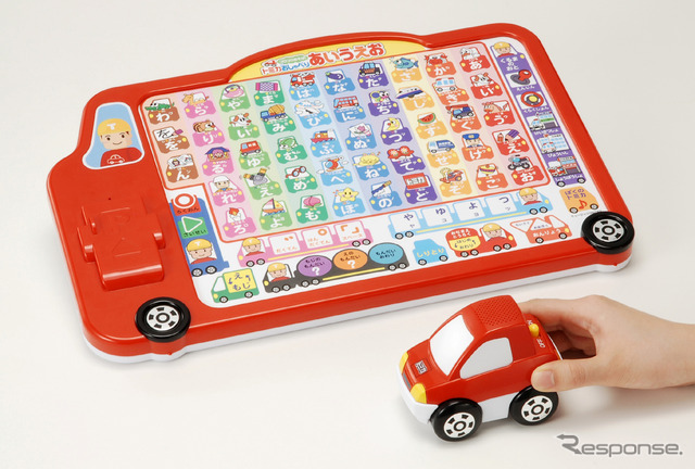 トミカの知育玩具「コロコロあそぼ!トミカおしゃべりあいうえお」
