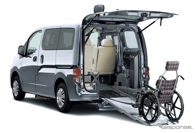 日産NV200バネット・チェアキャブ車いす2名仕様