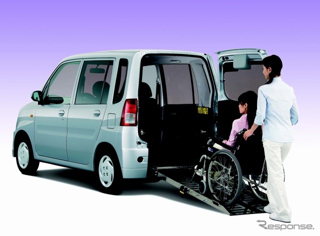 三菱トッポ車いす仕様車（ニールダウン式）