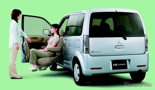 三菱eKワゴン助手席ムービングシート仕様車