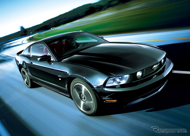 マスタング V8 GTパフォーマンスパッケージ