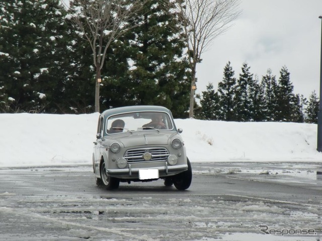 フィアット1100TVも雪のジムカーナに果敢にトライ