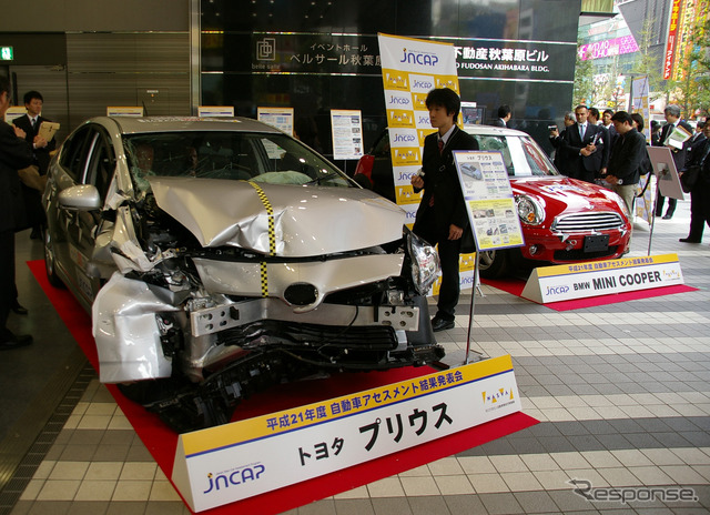 グランプリ表彰会場（東京・秋葉原）に展示された試験車両