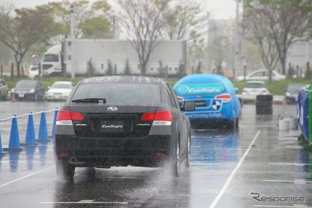 プリクラッシュブレーキは、30km/hで自動的にブレーキをかけるシステム