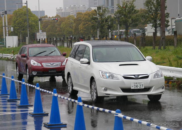 全車速追従機能付クルーズコントロールは一定時間停止し続けるが、プリクラッシュブレーキは数秒で動き出す