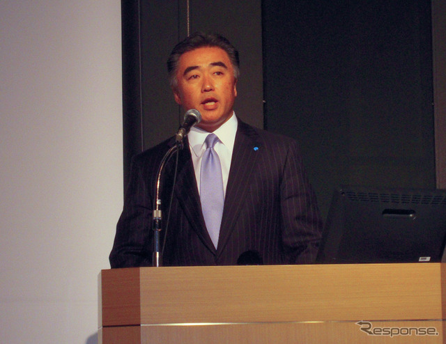発表会で説明を行うベタープレイス・ジャパンの藤井清孝代表取締役社長