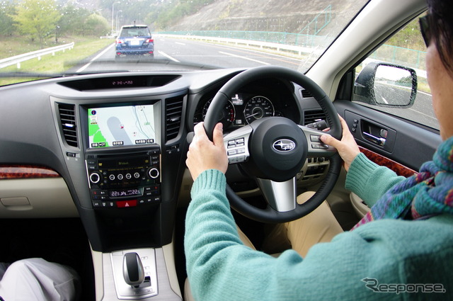 スバル新型 EyeSight(アイサイト) の全車速追従機能付クルーズコントロール