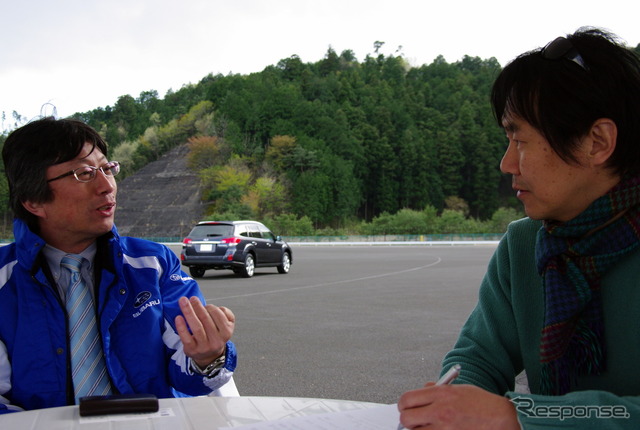 スバル商品企画本部プロジェクトゼネラルマネージャー 熊谷泰典氏(左)と森口将之氏