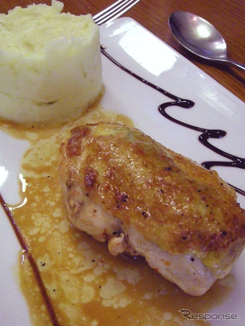 鶏胸肉エストラゴン風味とマッシュド・ポテト