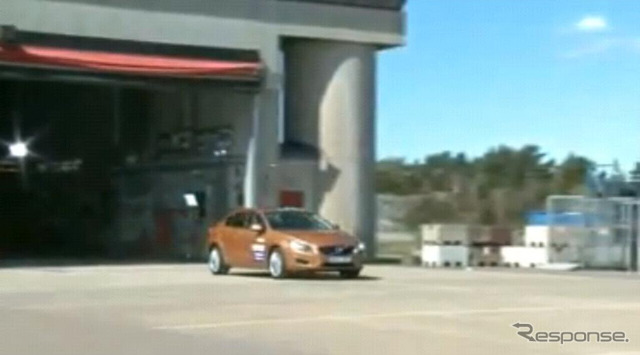 S60の自動ブレーキデモ