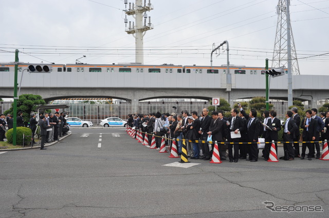 説明会場の教室には立ち見も出た（撮影＝中島みなみ）