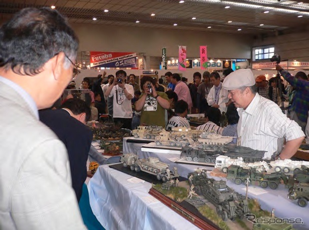 モデラーズクラブ合同作品展作品展（資料画像）。ホイール・ナッツ。アニメ作家の大塚康生（写真）さんが名誉会長を務める