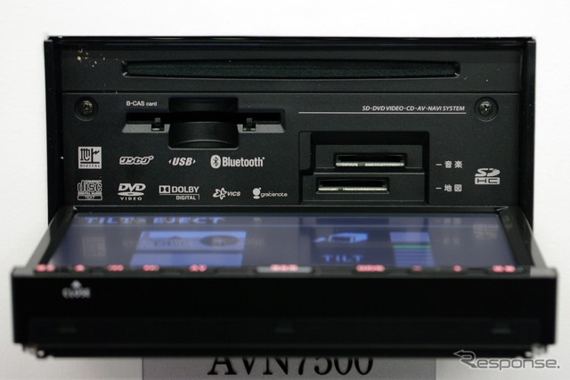 地図用/音楽用ふたつのSDHCカードスロットを持つ