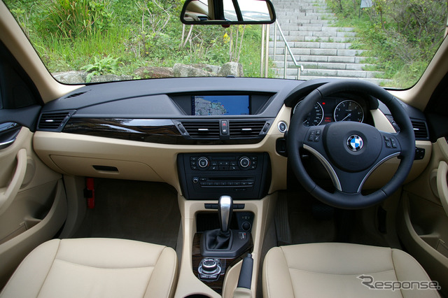 X1 xDrive 25i(18インチホイール)