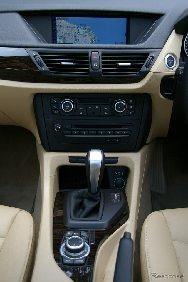 X1 xDrive 25i(18インチホイール)