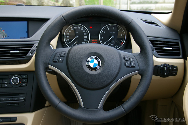 X1 xDrive 25i(18インチホイール)