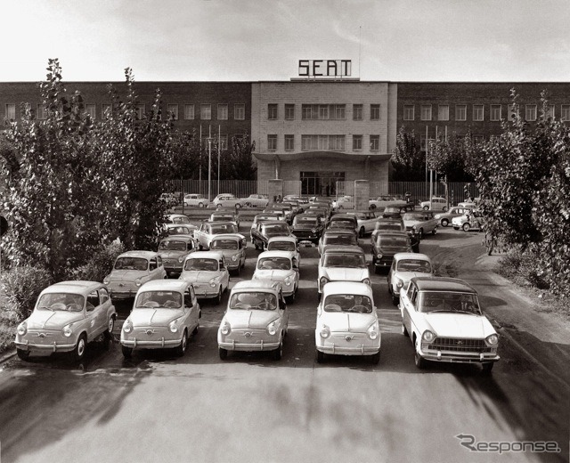 1961年ラインナップ。ゾナ・フランカ工場前で