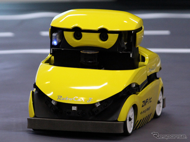 RoboCar（カバー付き）。デモでは、カバーなしの機体が走っていた