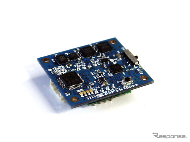 9軸モーションセンサ「e-nuvo IMU-Z」。手の甲に載せられるほど小型のセンサだ