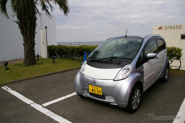 中間地点の観音崎・京急ホテルで一休みのi-MiEV