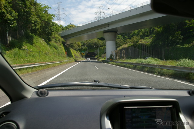 高速走行を行うと空気抵抗が大きくなるため消費電力が増えてしまう