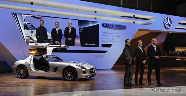 ジュネーブモーターショーで発表されたメルセデスベンツSLR AMG