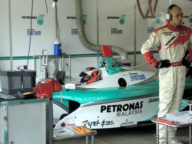 予選では、3位小暮と同タイムで2位を獲得したアンドレ・ロッテラー(トムス・トヨタ)