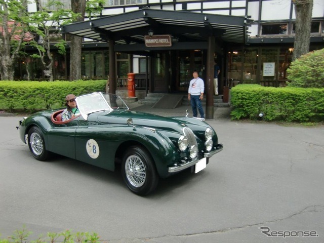 女性ドライバーが駆るジャガーXK120