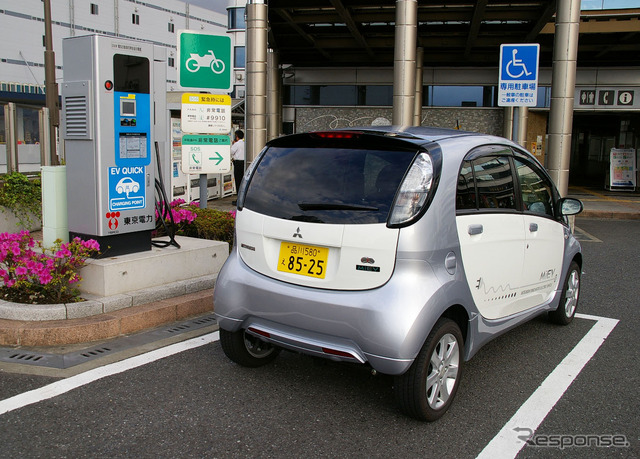 首都高速の平和島PAに設置されている急速充電器