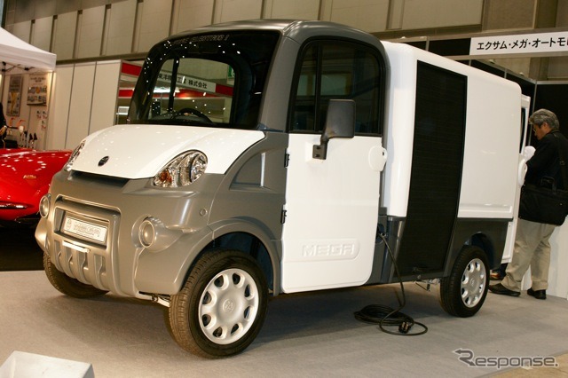 会場に展示されていたMEGAは、実用性の高いVANタイプのユニットを架装
