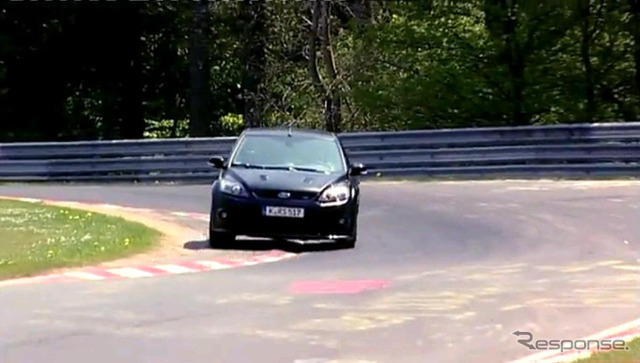フォーカスRS500を試すWRCのミッコ・ヒルボネン選手(画像は動画キャプチャー)