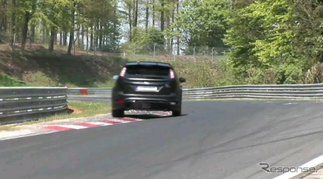 フォーカスRS500を試すWRCのミッコ・ヒルボネン選手(画像は動画キャプチャー)