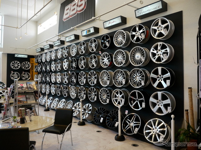 ブラバス、カール損、AMG、BBS、(BMW)M、と、高級ブランドのラインナップも豊富