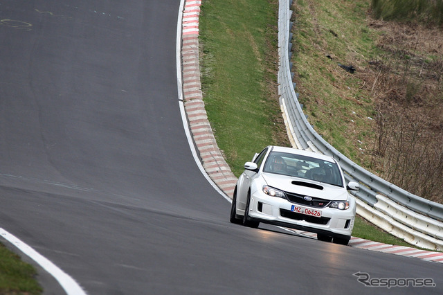 ニュルブルクリンクを走るインプレッサ WRX STI 4ドア