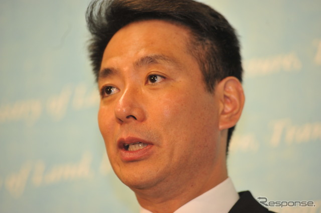 菅内閣の再任大臣として就任会見に望む前原国交相(8日22時) 撮影=中島みなみ